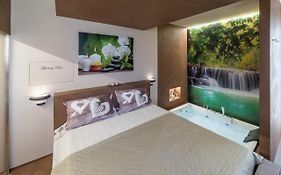 Luxury Suite